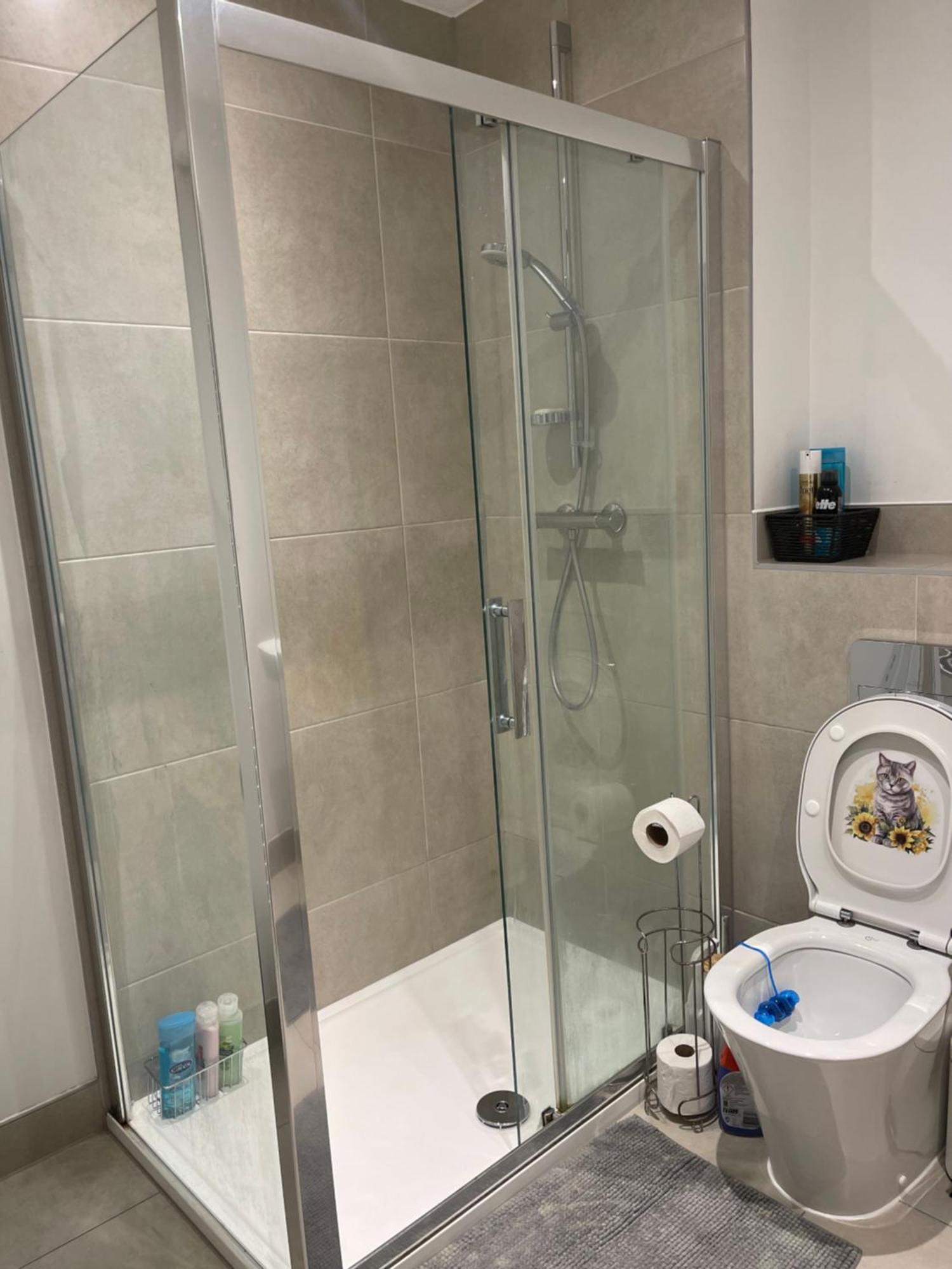 En-Suite Bedroom In A Family Home Near Gatwick Airport And Horley Station Hookwood Extérieur photo