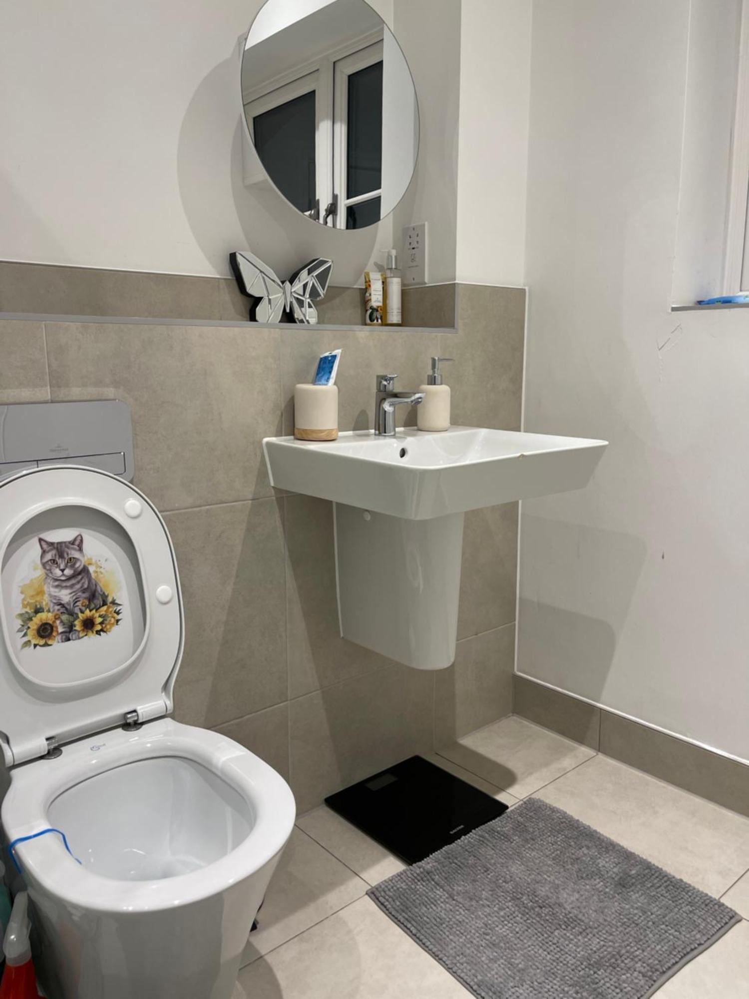 En-Suite Bedroom In A Family Home Near Gatwick Airport And Horley Station Hookwood Extérieur photo