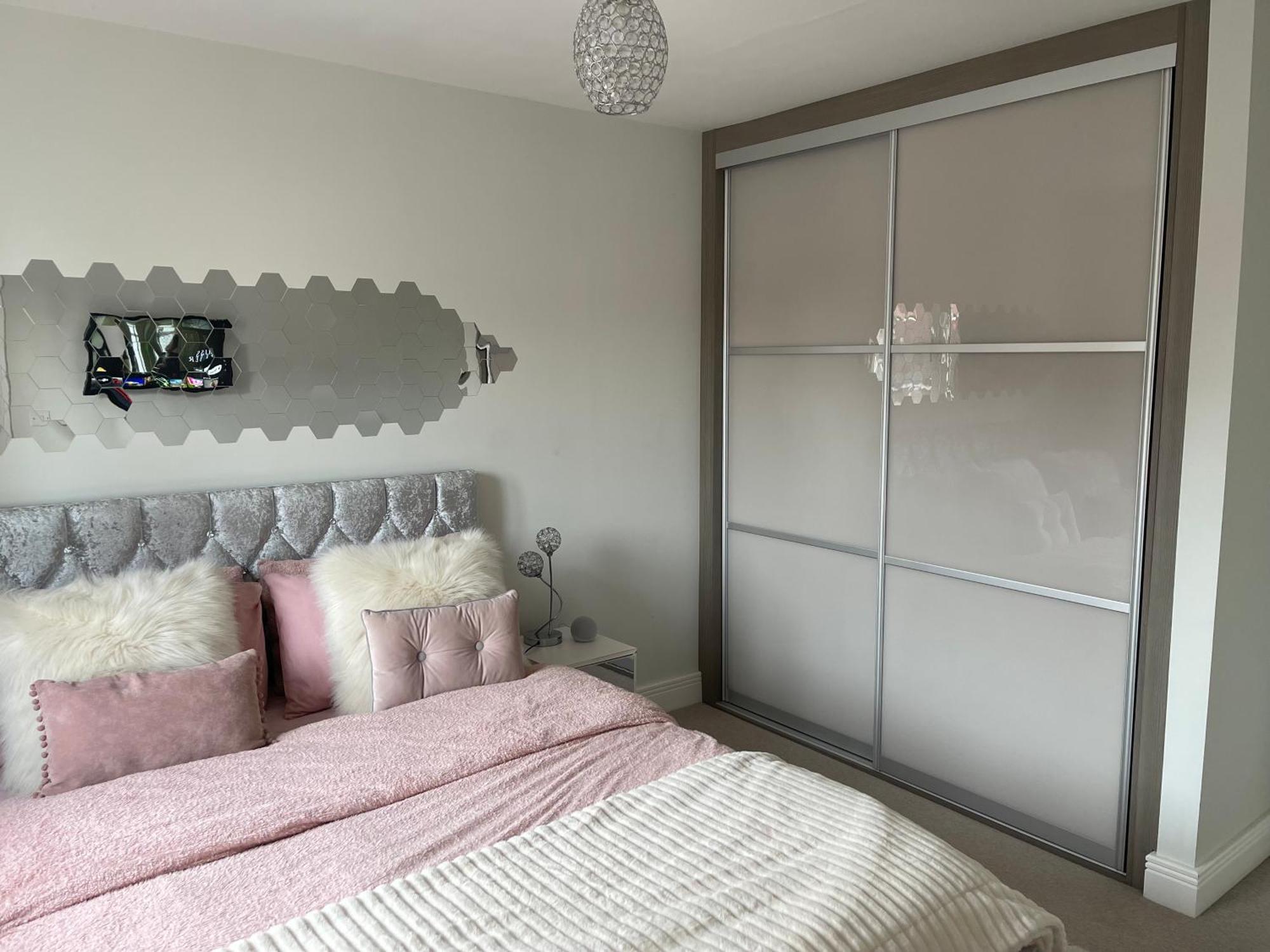 En-Suite Bedroom In A Family Home Near Gatwick Airport And Horley Station Hookwood Extérieur photo